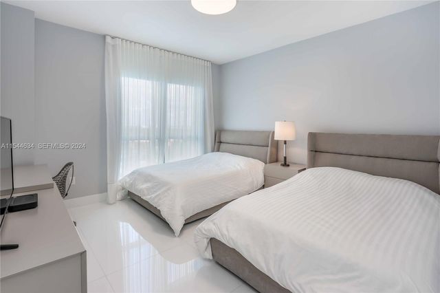 17301 Biscayne Boulevard 1201, North Miami Beach, FL 33160