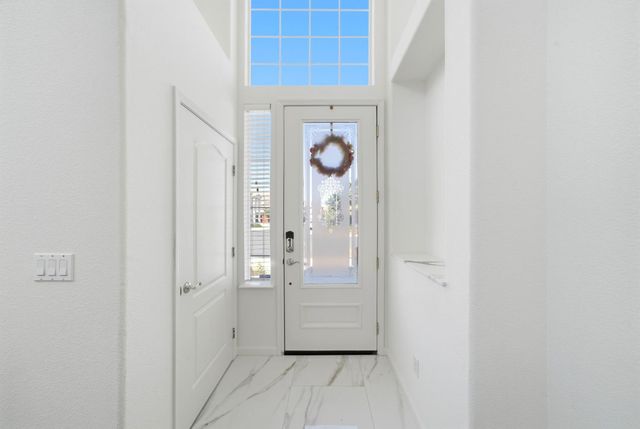 9487 Winding River Way, Elk Grove, CA 95624