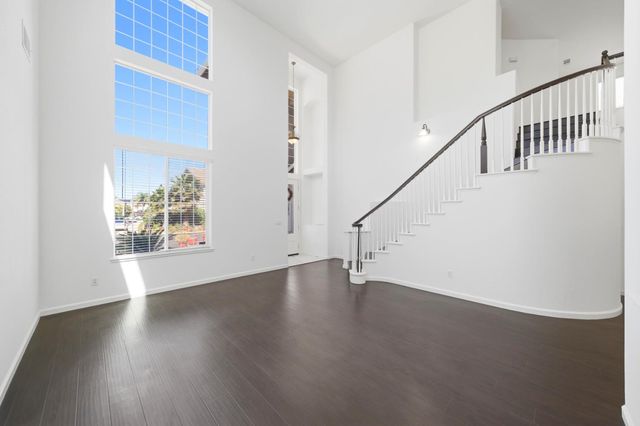 9487 Winding River Way, Elk Grove, CA 95624