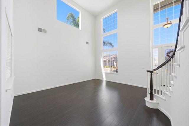 9487 Winding River Way, Elk Grove, CA 95624