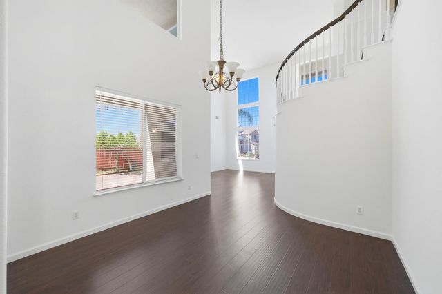 9487 Winding River Way, Elk Grove, CA 95624