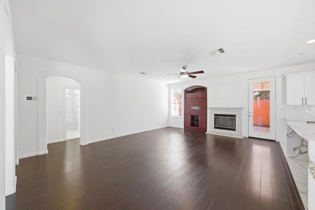 9487 Winding River Way, Elk Grove, CA 95624