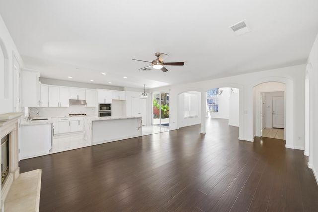 9487 Winding River Way, Elk Grove, CA 95624