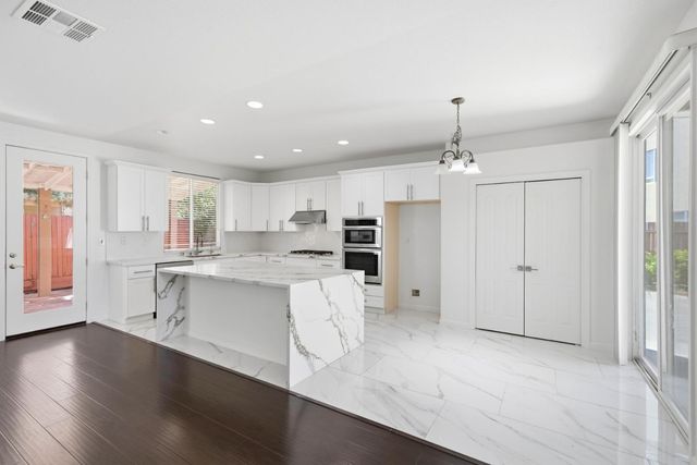 9487 Winding River Way, Elk Grove, CA 95624