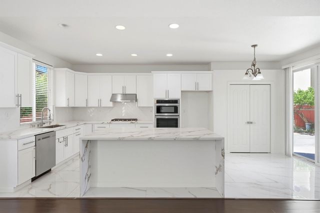 9487 Winding River Way, Elk Grove, CA 95624