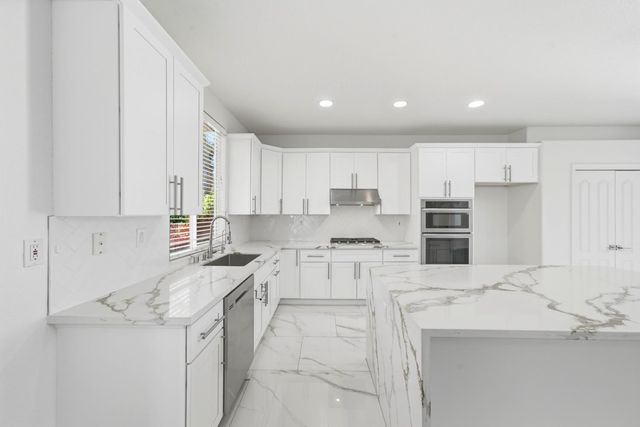 9487 Winding River Way, Elk Grove, CA 95624