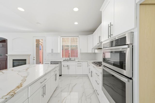 9487 Winding River Way, Elk Grove, CA 95624