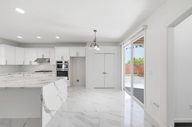 9487 Winding River Way, Elk Grove, CA 95624