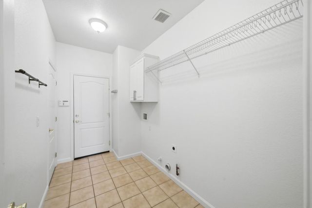 9487 Winding River Way, Elk Grove, CA 95624