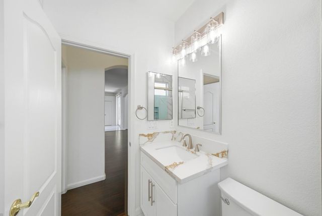 9487 Winding River Way, Elk Grove, CA 95624