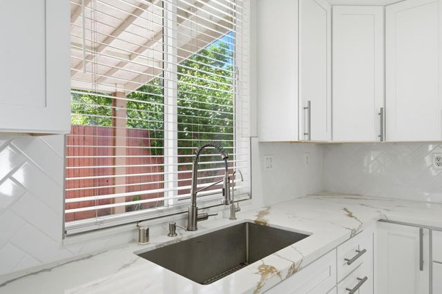 9487 Winding River Way, Elk Grove, CA 95624