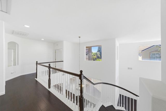 9487 Winding River Way, Elk Grove, CA 95624