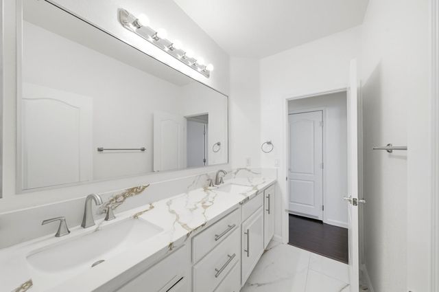 9487 Winding River Way, Elk Grove, CA 95624