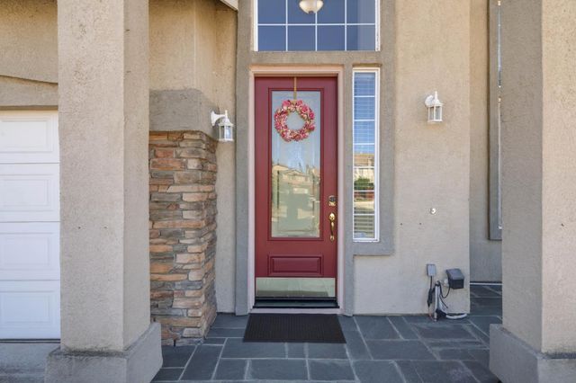 9487 Winding River Way, Elk Grove, CA 95624