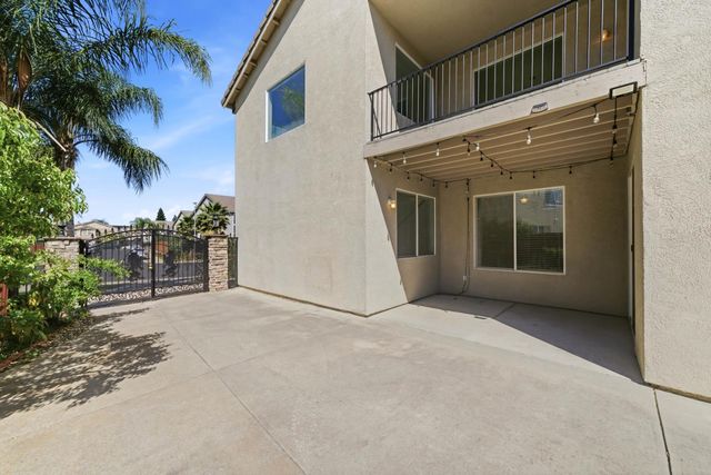 9487 Winding River Way, Elk Grove, CA 95624