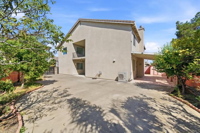 9487 Winding River Way, Elk Grove, CA 95624