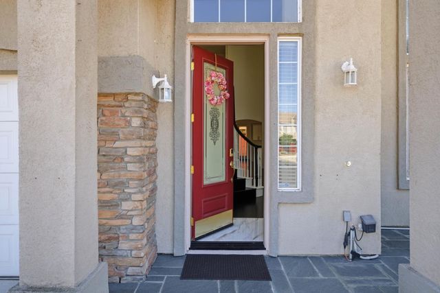 9487 Winding River Way, Elk Grove, CA 95624