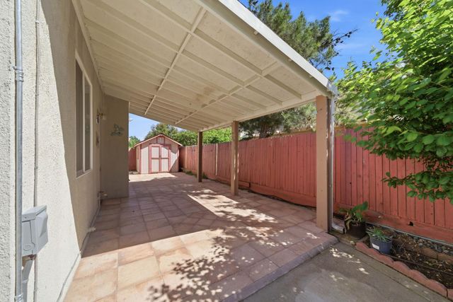 9487 Winding River Way, Elk Grove, CA 95624