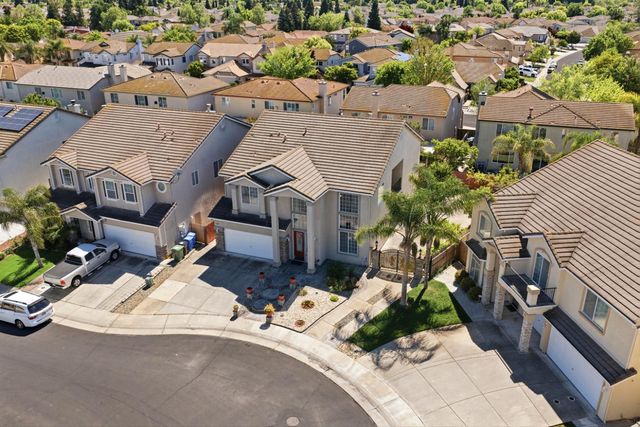 9487 Winding River Way, Elk Grove, CA 95624