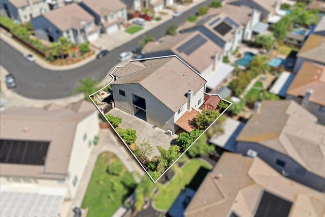 9487 Winding River Way, Elk Grove, CA 95624