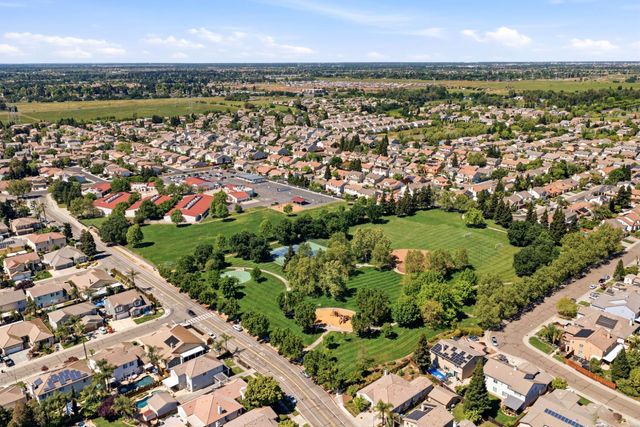 9487 Winding River Way, Elk Grove, CA 95624