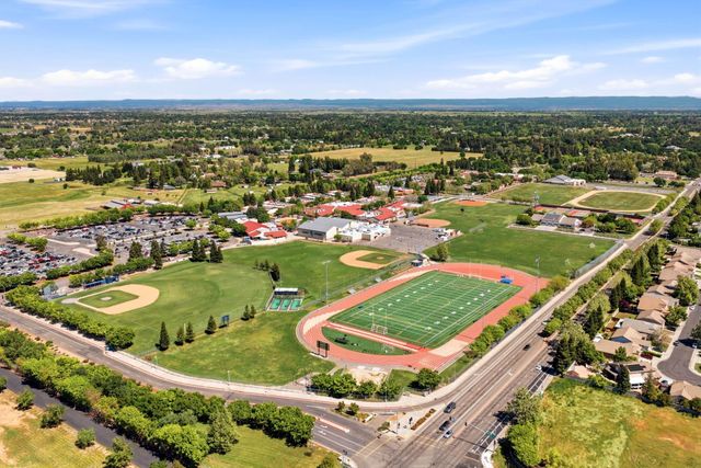 9487 Winding River Way, Elk Grove, CA 95624