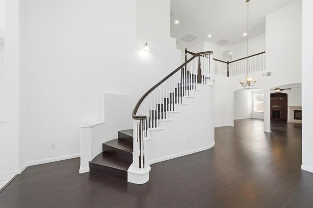 9487 Winding River Way, Elk Grove, CA 95624