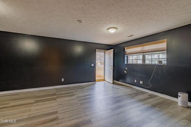 149 Ashley Dr, Mount Carmel, TN 37645