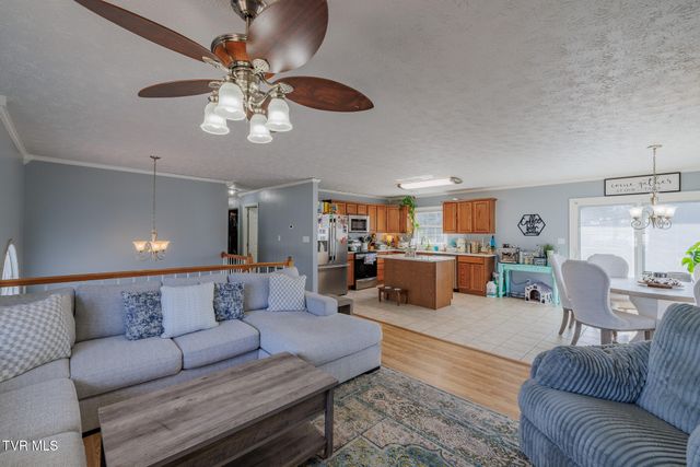 149 Ashley Dr, Mount Carmel, TN 37645