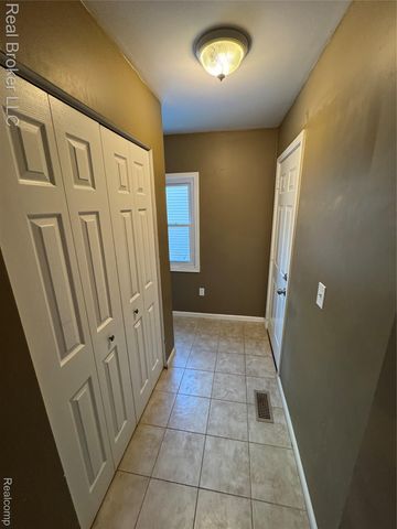 86 Hamilton Street, Pontiac, MI 48342