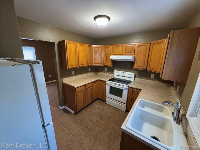 86 Hamilton Street, Pontiac, MI 48342