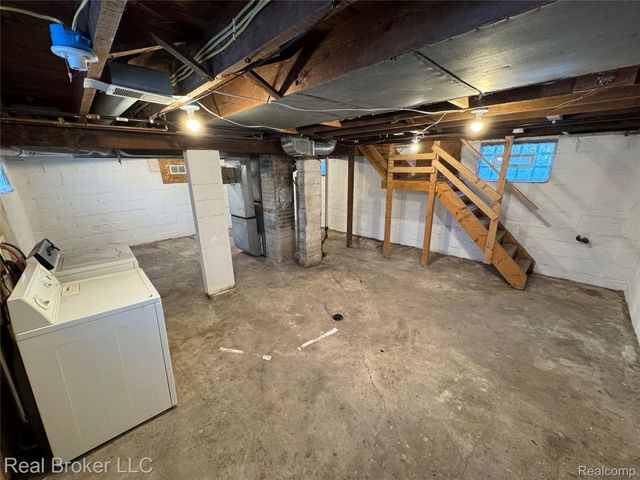 86 Hamilton Street, Pontiac, MI 48342