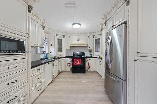 20504 NW 19th Avenue, Miami Gardens, FL 33056