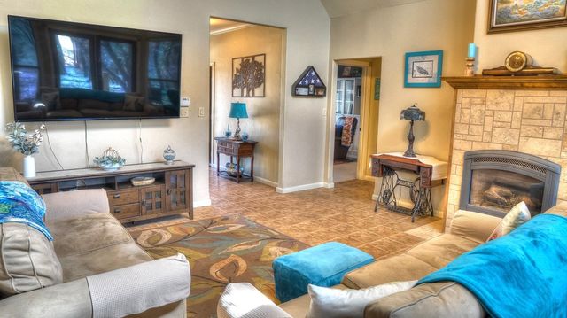 834 Alex Auld, Leakey, TX 78873