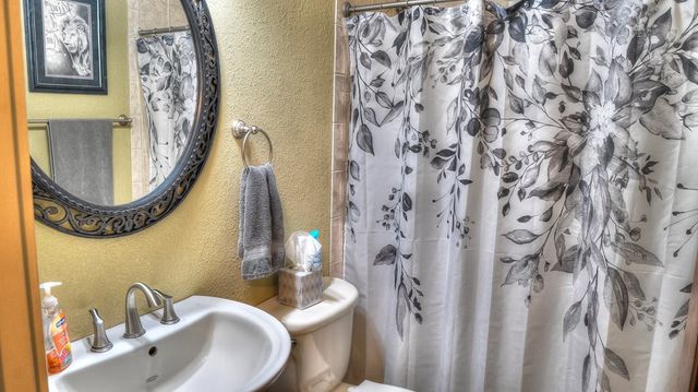 834 Alex Auld, Leakey, TX 78873