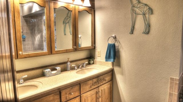 834 Alex Auld, Leakey, TX 78873