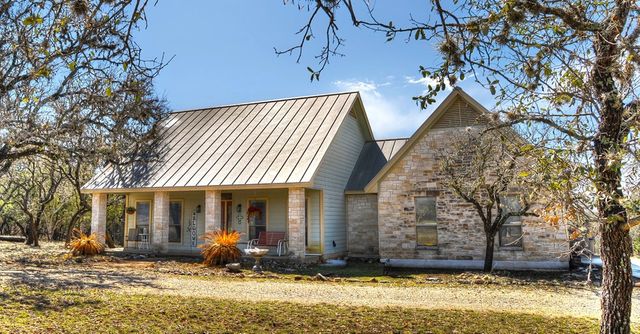 834 Alex Auld, Leakey, TX 78873