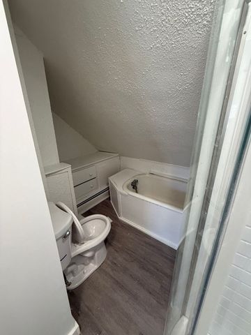 10 Central Sq 3, Brockton, MA 02301