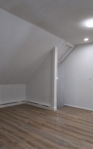 10 Central Sq 3, Brockton, MA 02301