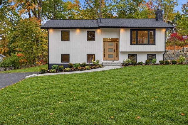 66 Ontario Dr, Hudson, MA 01749