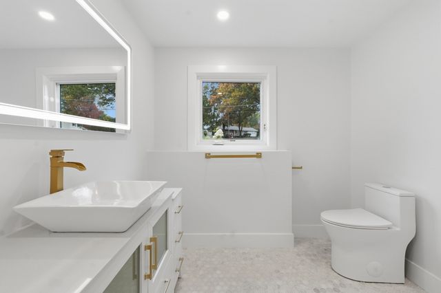 66 Ontario Dr, Hudson, MA 01749