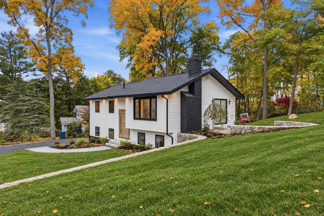66 Ontario Dr, Hudson, MA 01749