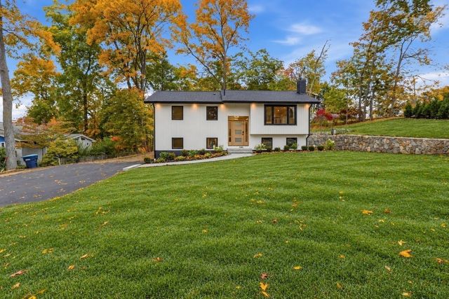 66 Ontario Dr, Hudson, MA 01749