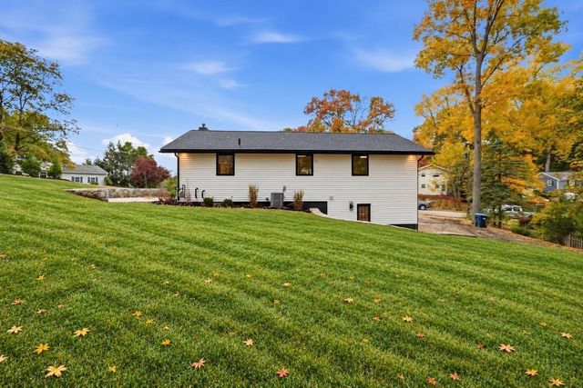 66 Ontario Dr, Hudson, MA 01749