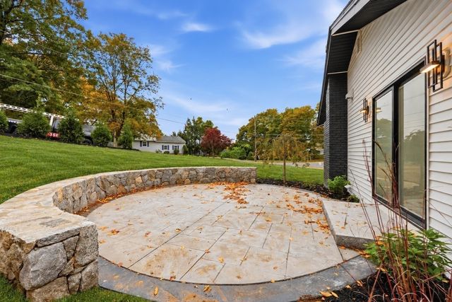 66 Ontario Dr, Hudson, MA 01749