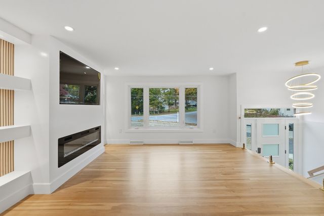 66 Ontario Dr, Hudson, MA 01749