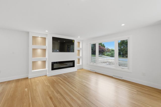 66 Ontario Dr, Hudson, MA 01749