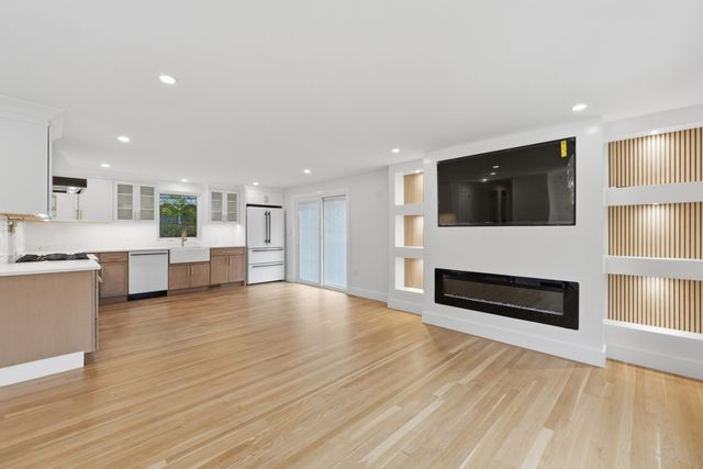 66 Ontario Dr, Hudson, MA 01749