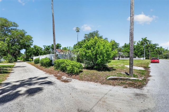 1302 22ND STREET W, Bradenton, FL 34205