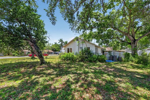 1302 22ND STREET W, Bradenton, FL 34205